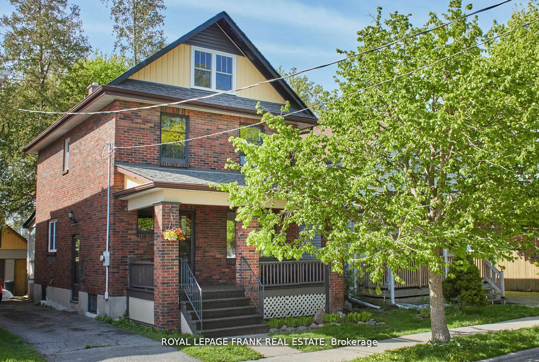 95 Agnes St  Oshawa ON L1G 1V3 photo