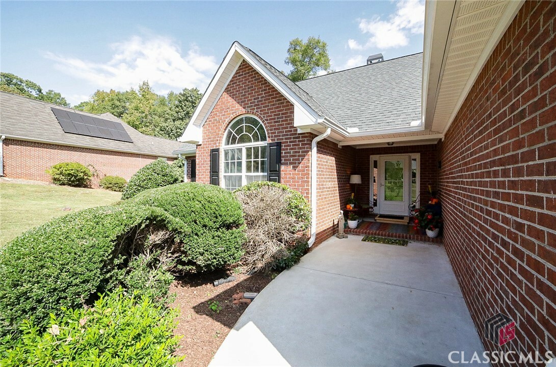 Property Photo:  340 Woodgrove Drive  GA 30605 