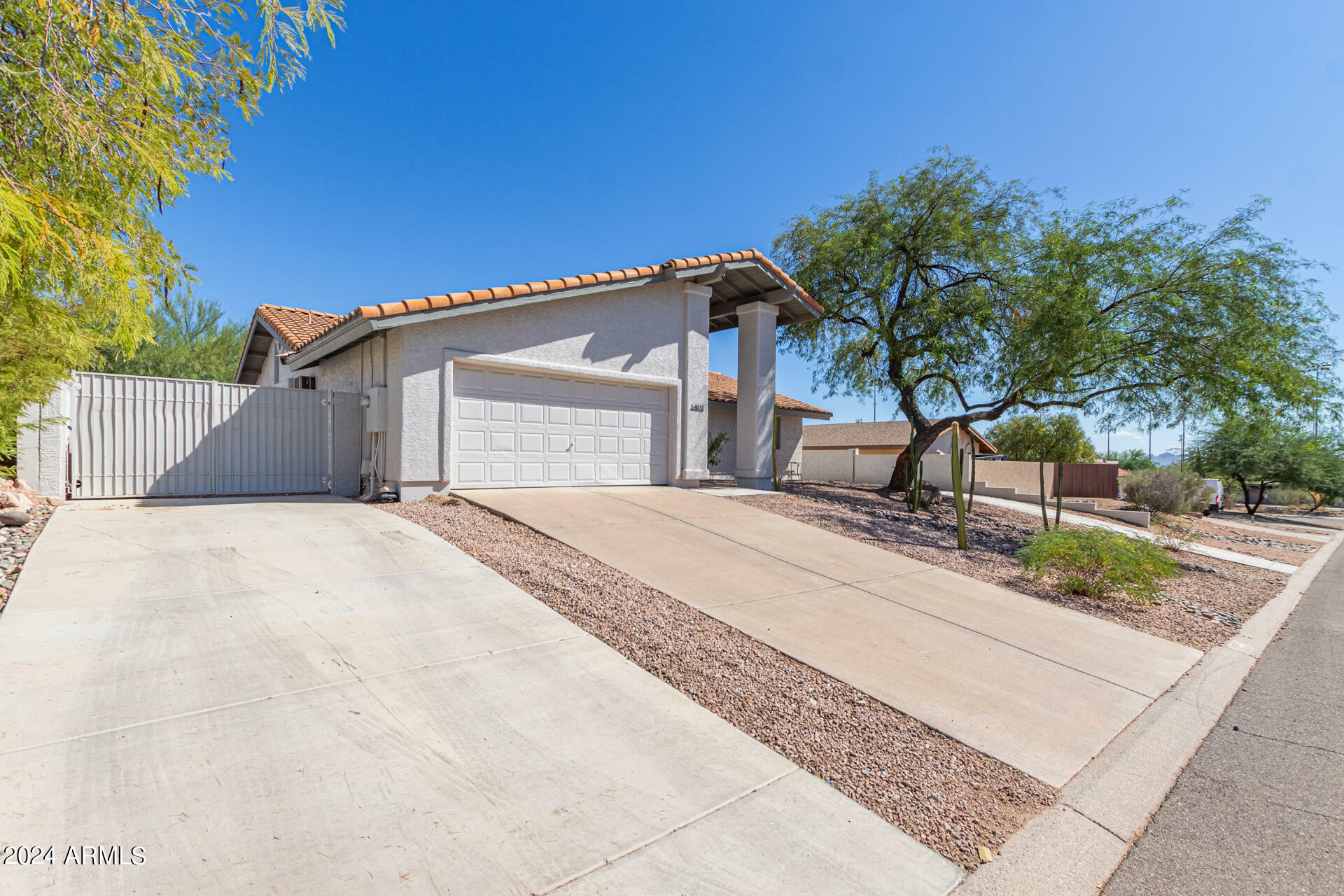 Property Photo:  14817 N Calle Del Prado --  AZ 85268 