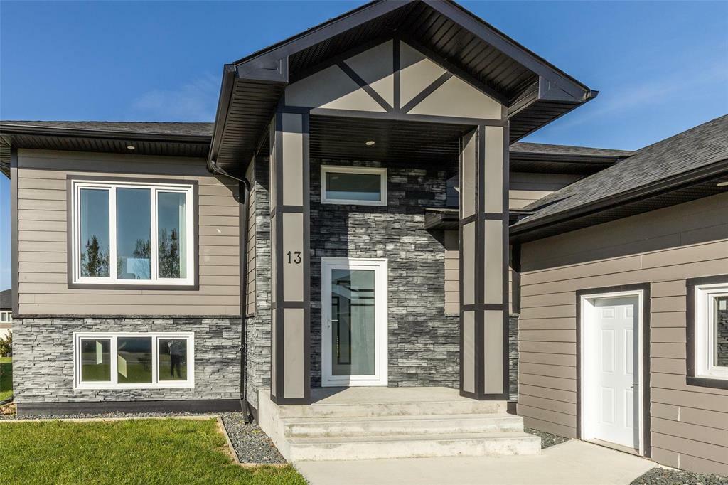 Property Photo:  13 Norwood Bay  MB R5G 0Y7 