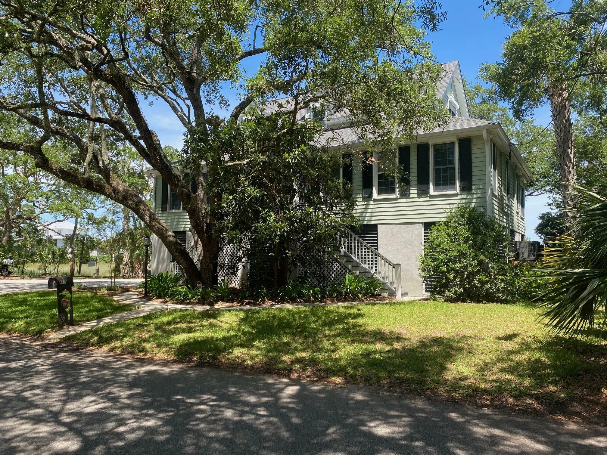 Property Photo:  232 Haddrell Street  SC 29464 