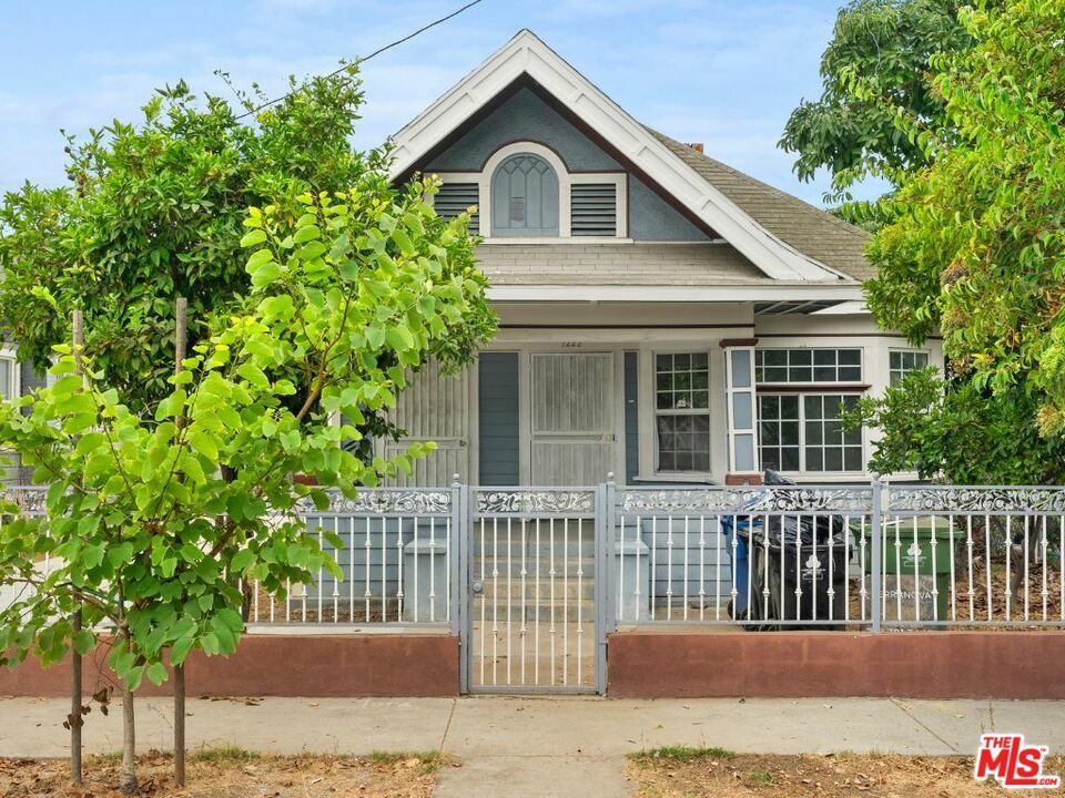 Property Photo:  1220  W 25th St  CA 90007 