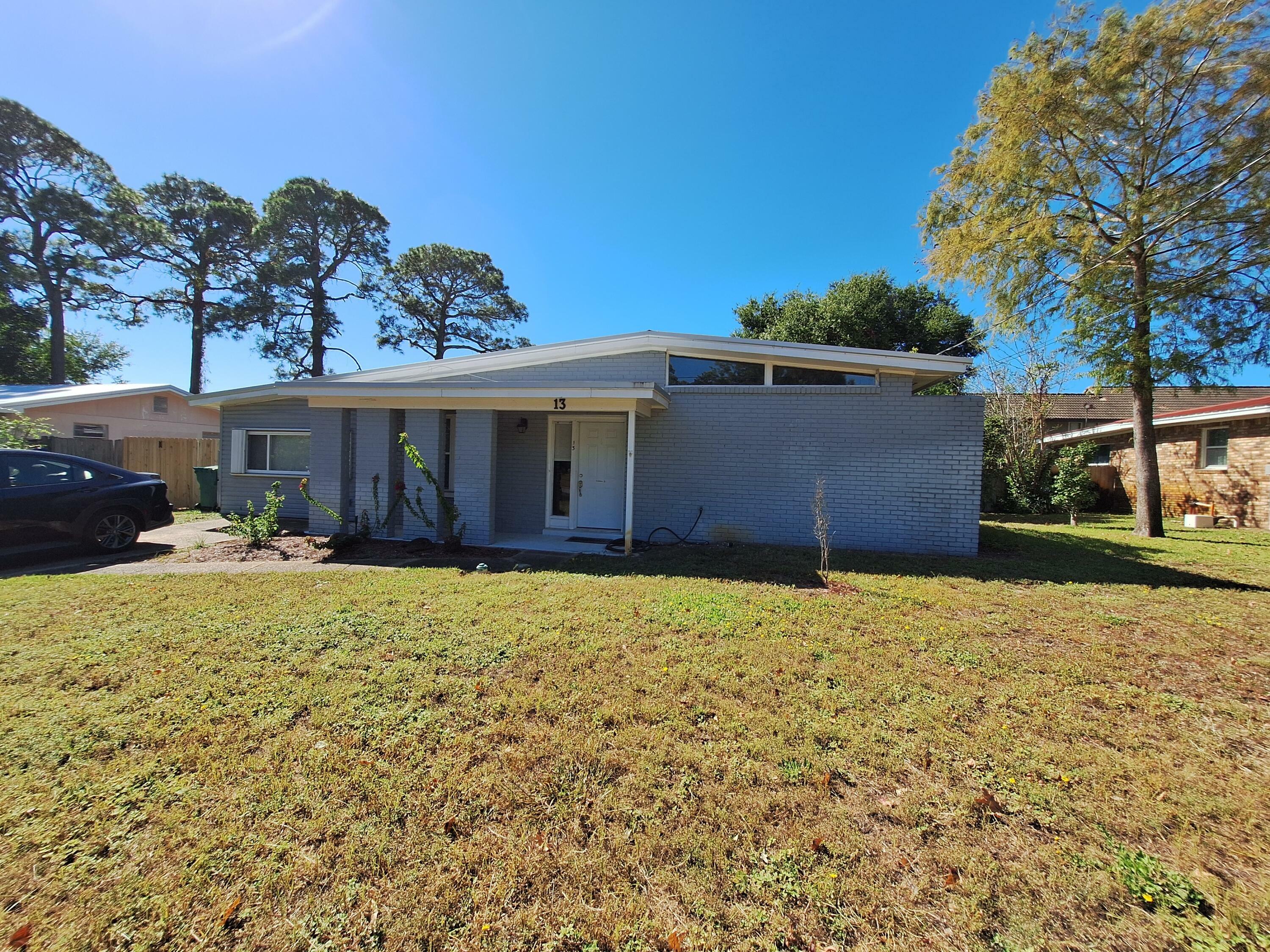 Property Photo:  13 Caswell Circle  FL 32569 