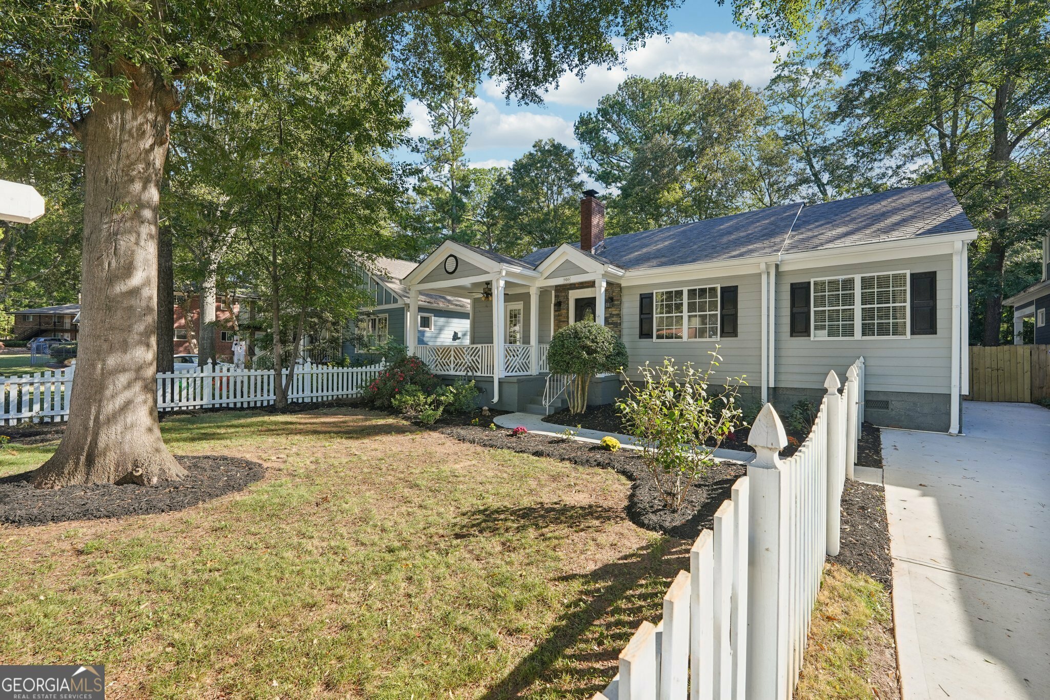 Property Photo:  910 E Lake Drive  GA 30030 