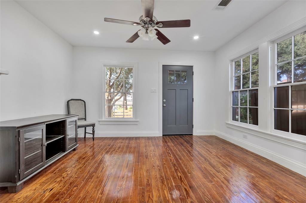 Property Photo:  1811 Decatur Street  TX 77007 