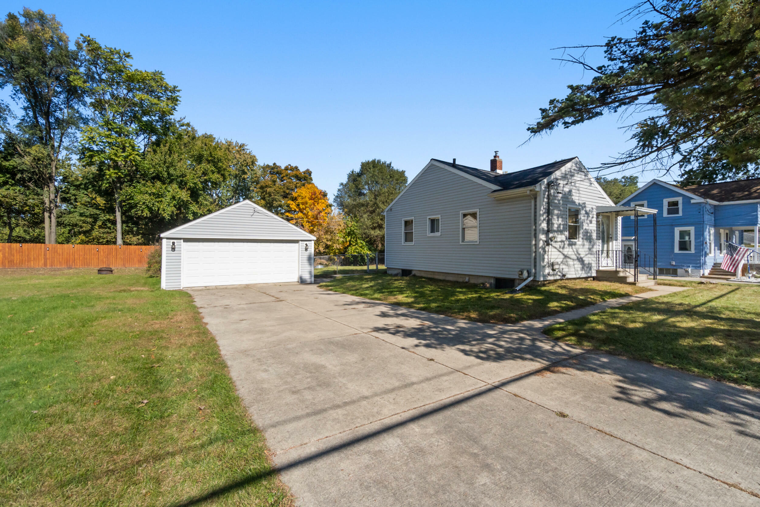 Property Photo:  3020 Chippewa Trail  MI 49202 