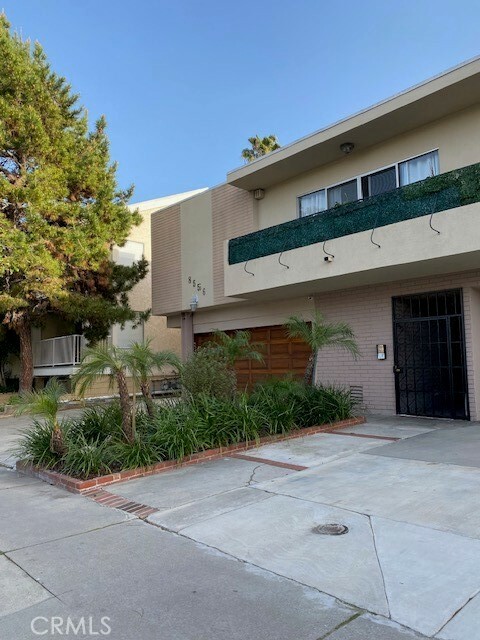 Property Photo:  8556 Gregory Way 2  CA 90035 