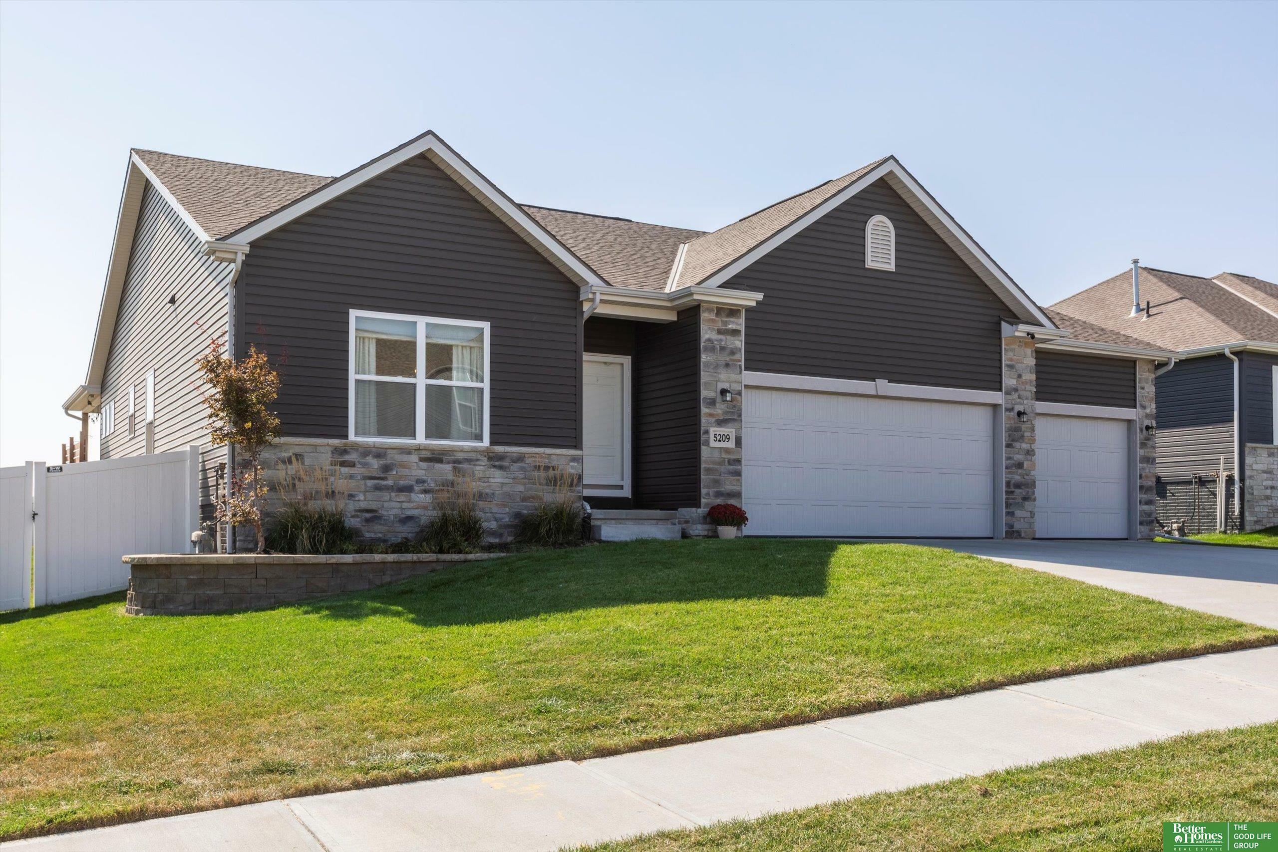 Property Photo: 5209 Lynnwood Drive NE 68133