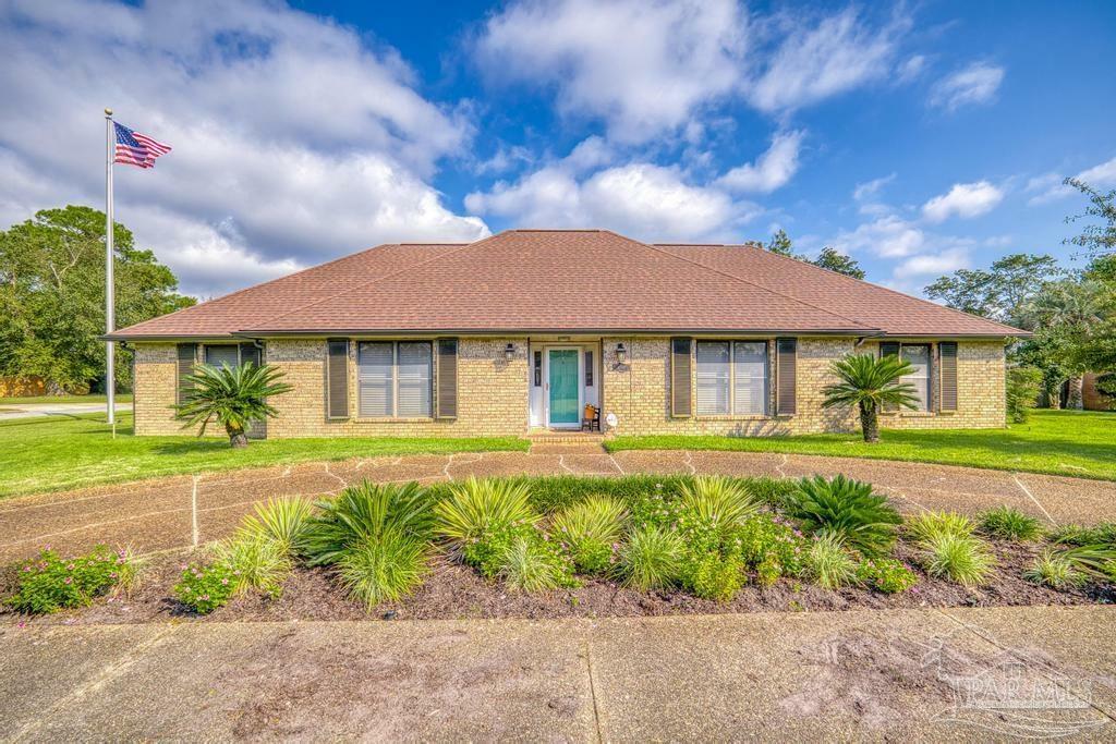 Property Photo:  6912 Kitty Hawk Dr  FL 32506 