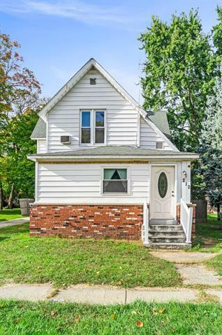 Property Photo:  212 W Delaware Street  MI 49045 