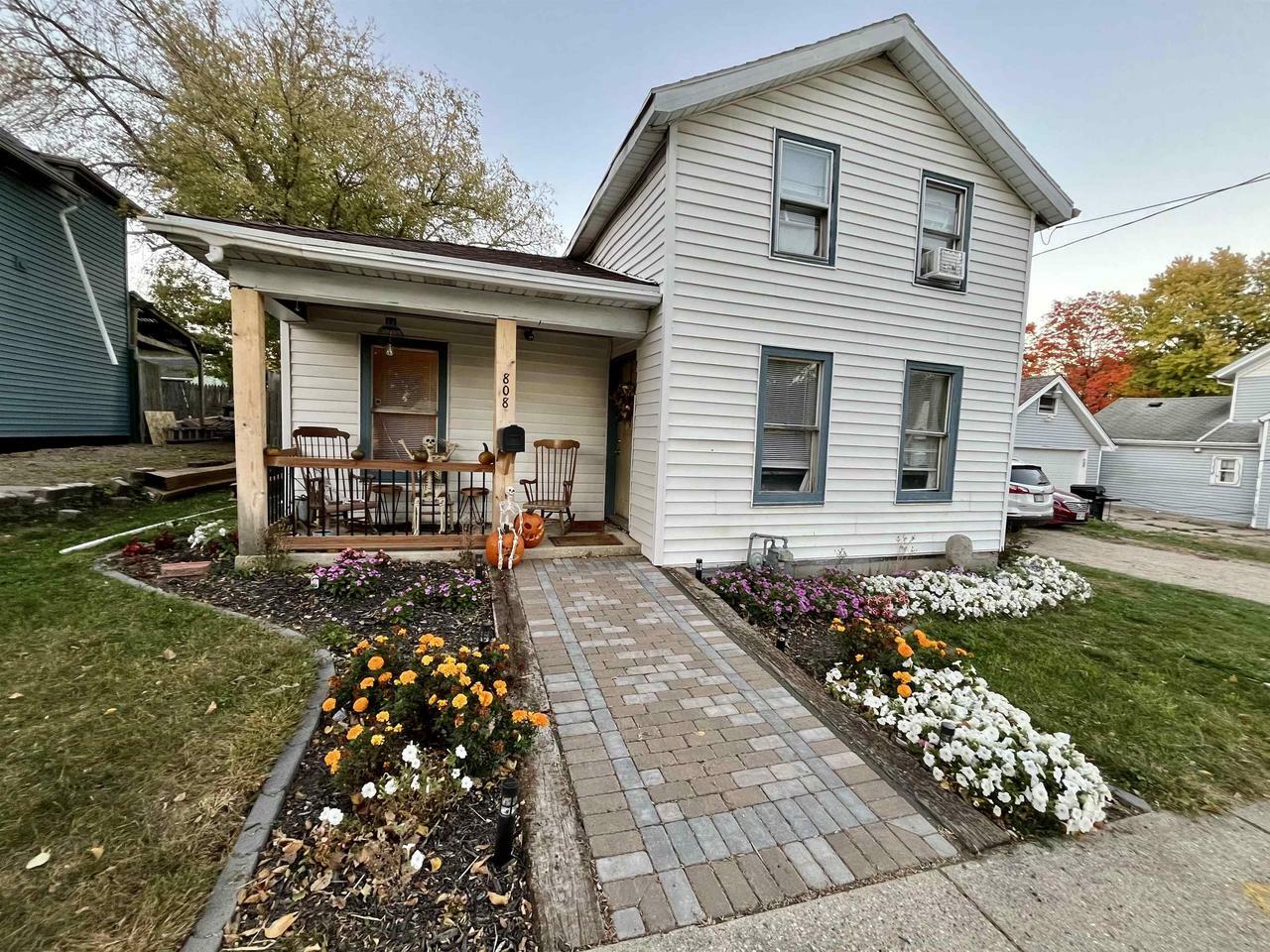 Property Photo:  808 Johnson Street  WI 53548 