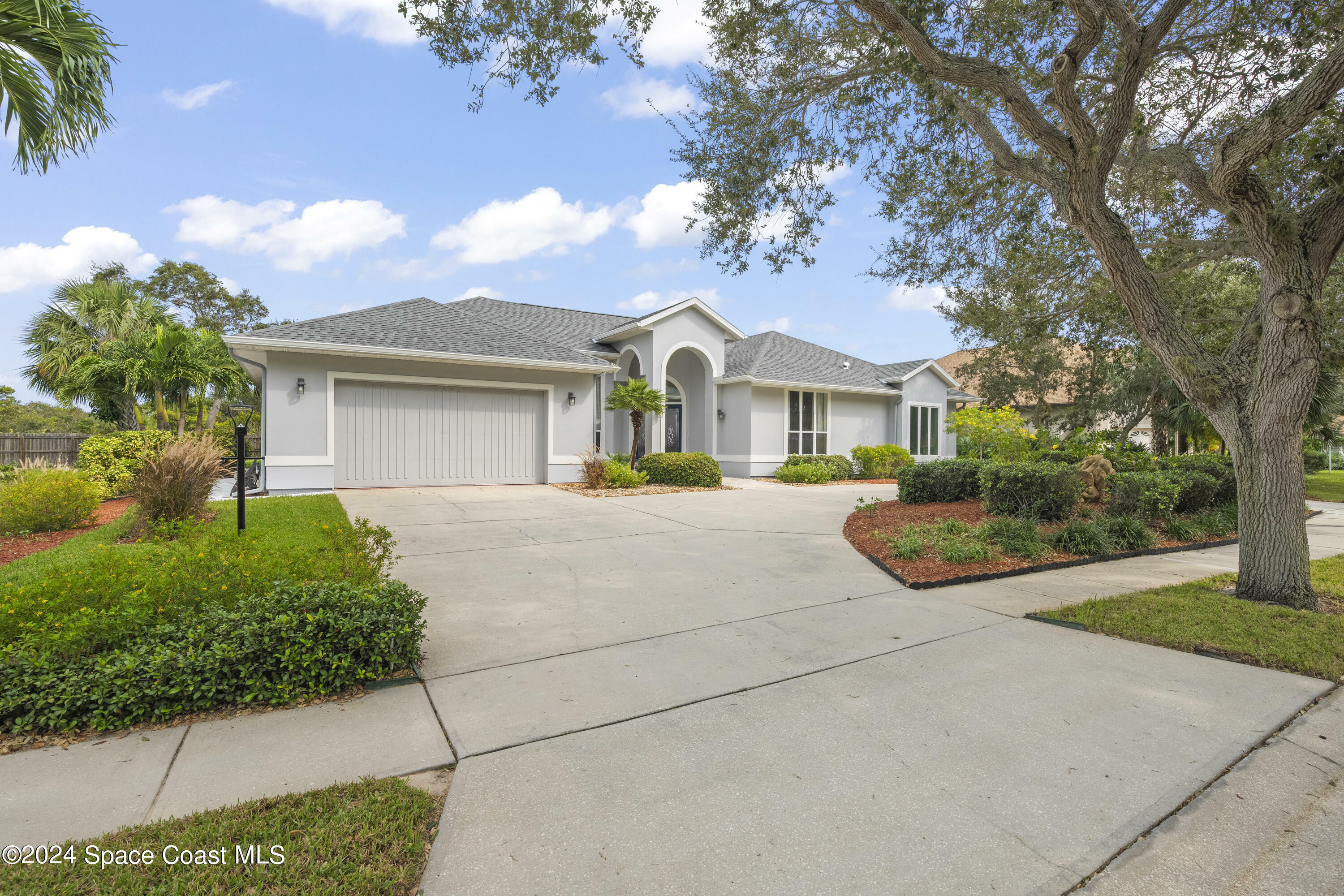 Property Photo:  562 Sanderling Drive  FL 32903 