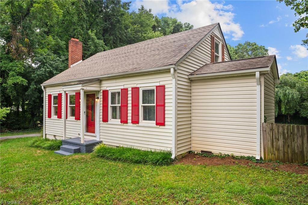 Property Photo:  1007 Fairview Drive  NC 27292 