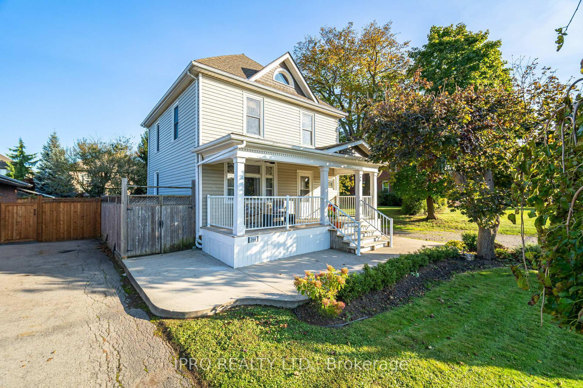 Property Photo: 264 Winona Road ON L8E 5L3