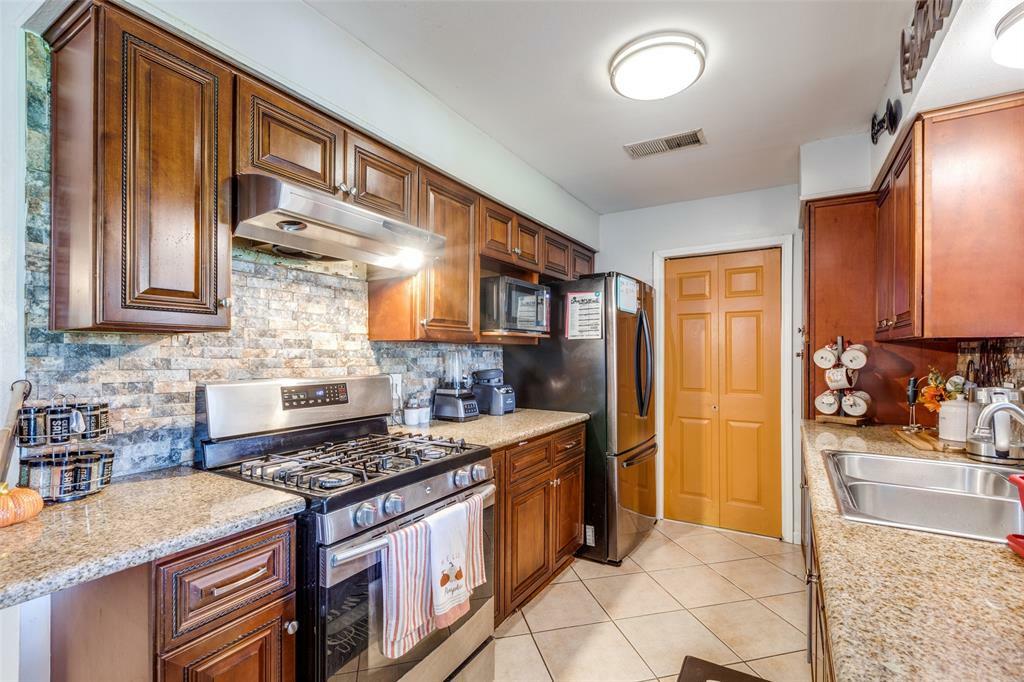 Property Photo:  10805 Stover Street  TX 77075 