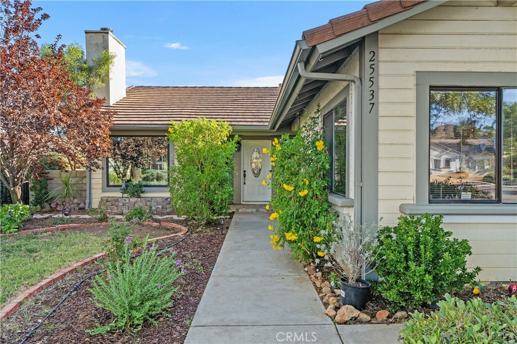 Property Photo:  25537 Serpens Court  CA 92586 