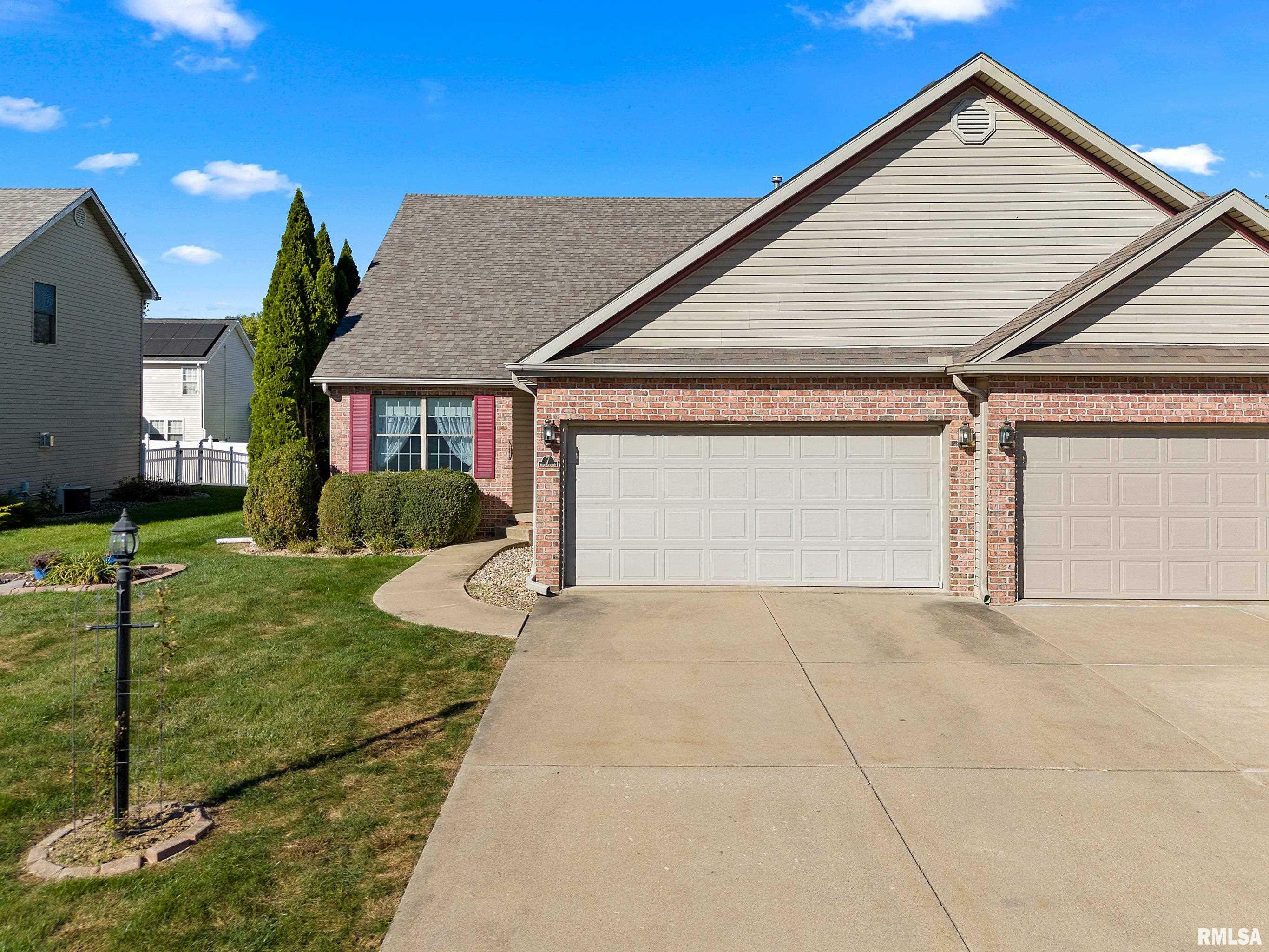 Property Photo:  7 Elk Court  IL 61571 