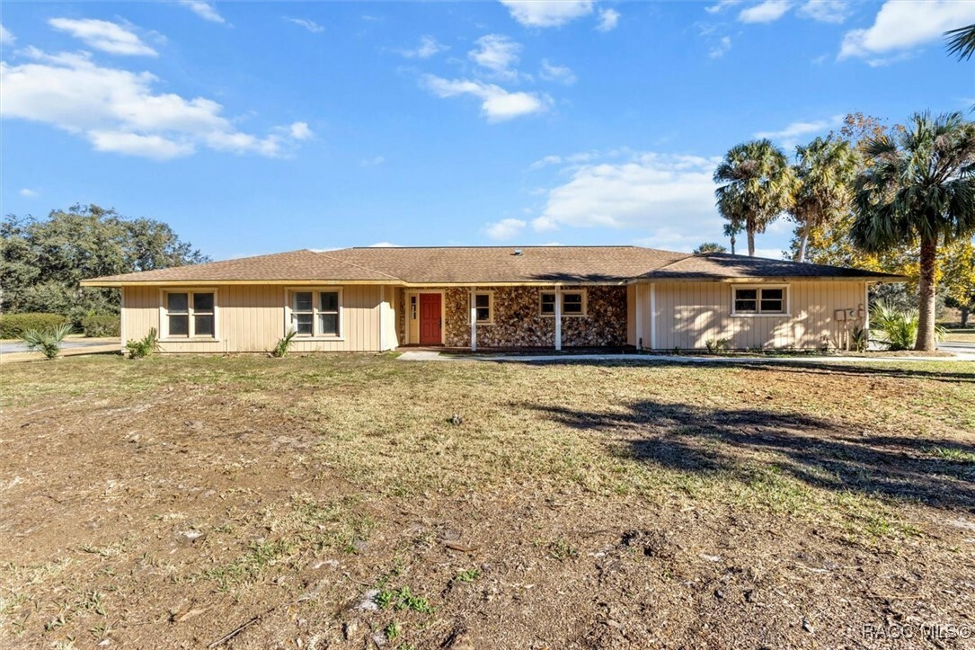 Property Photo:  809 N Golf Course Drive  FL 34429 