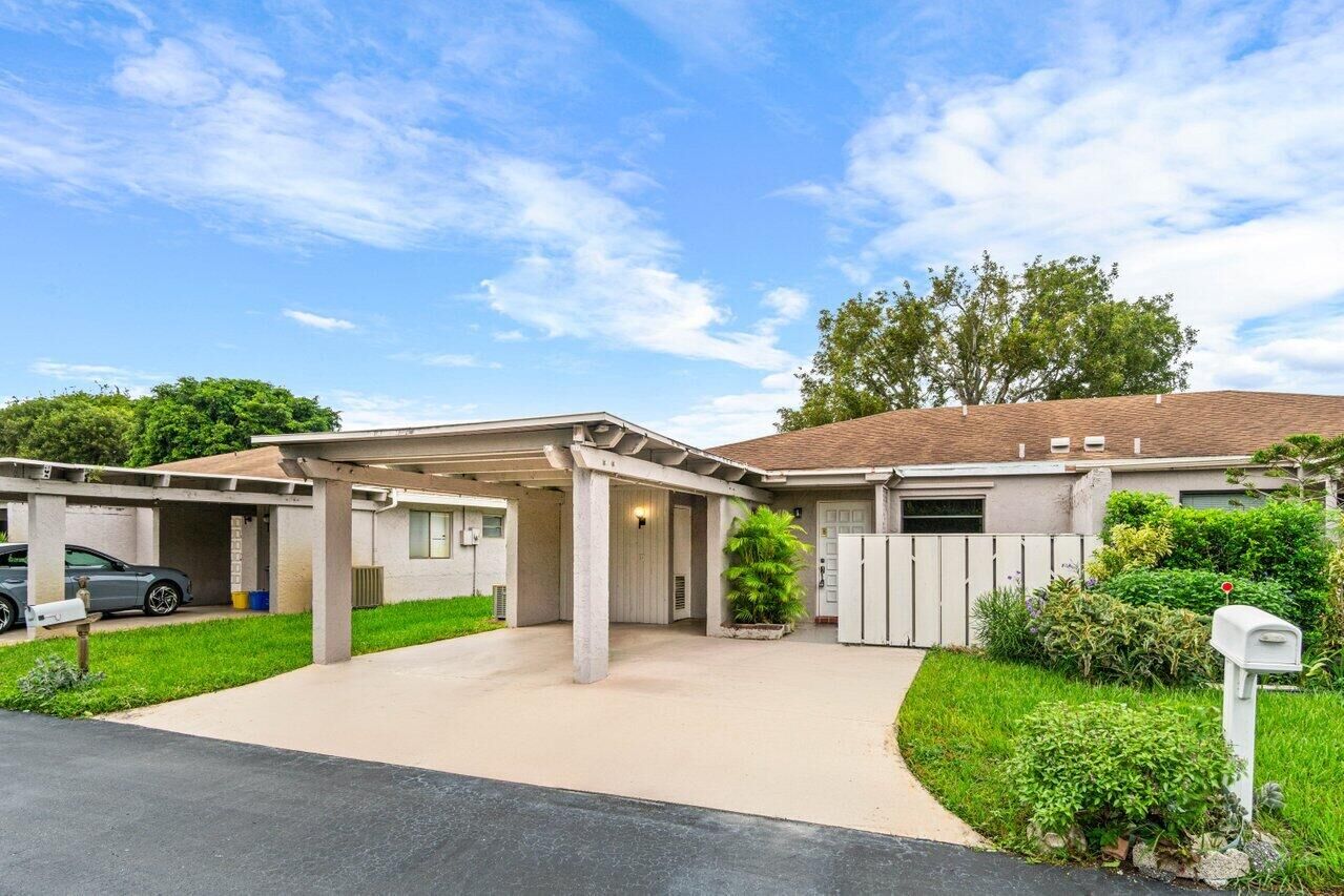Property Photo: 6844 Moonlit Drive FL 33446
