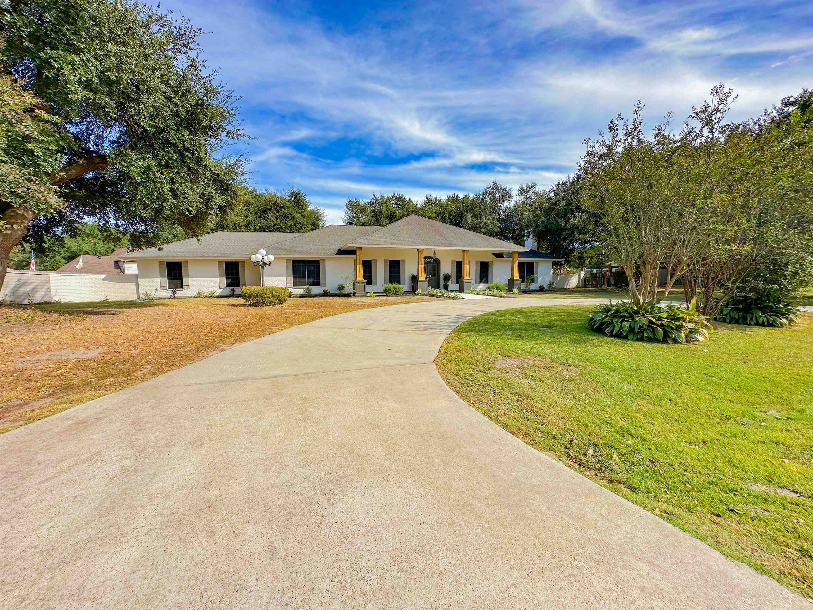 Property Photo:  110 Rosehurst  TX 77611 