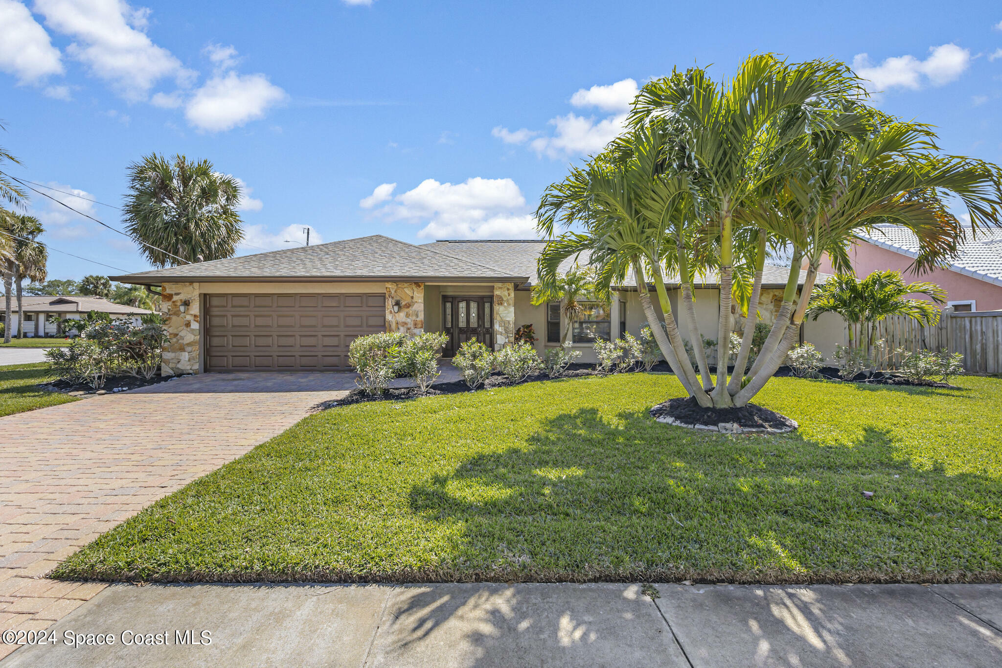 Property Photo:  645 Canal Court  FL 32937 