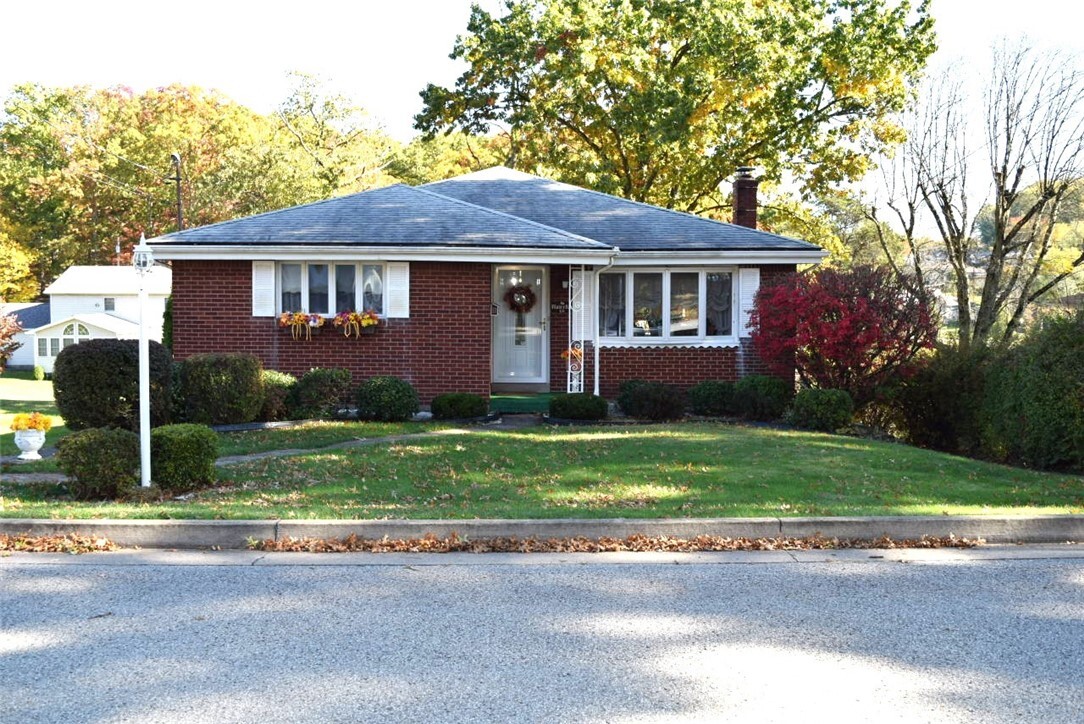 Property Photo: 22 Delrose Dr PA 15062