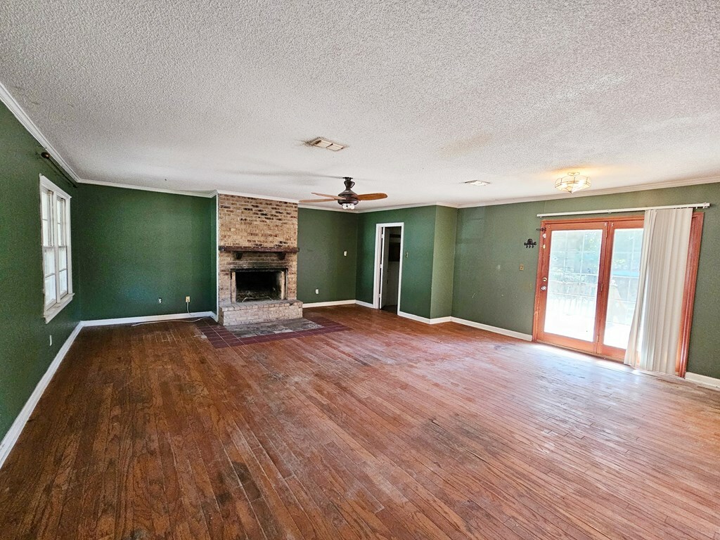 Property Photo:  1302 Gary Avenue  GA 31707 