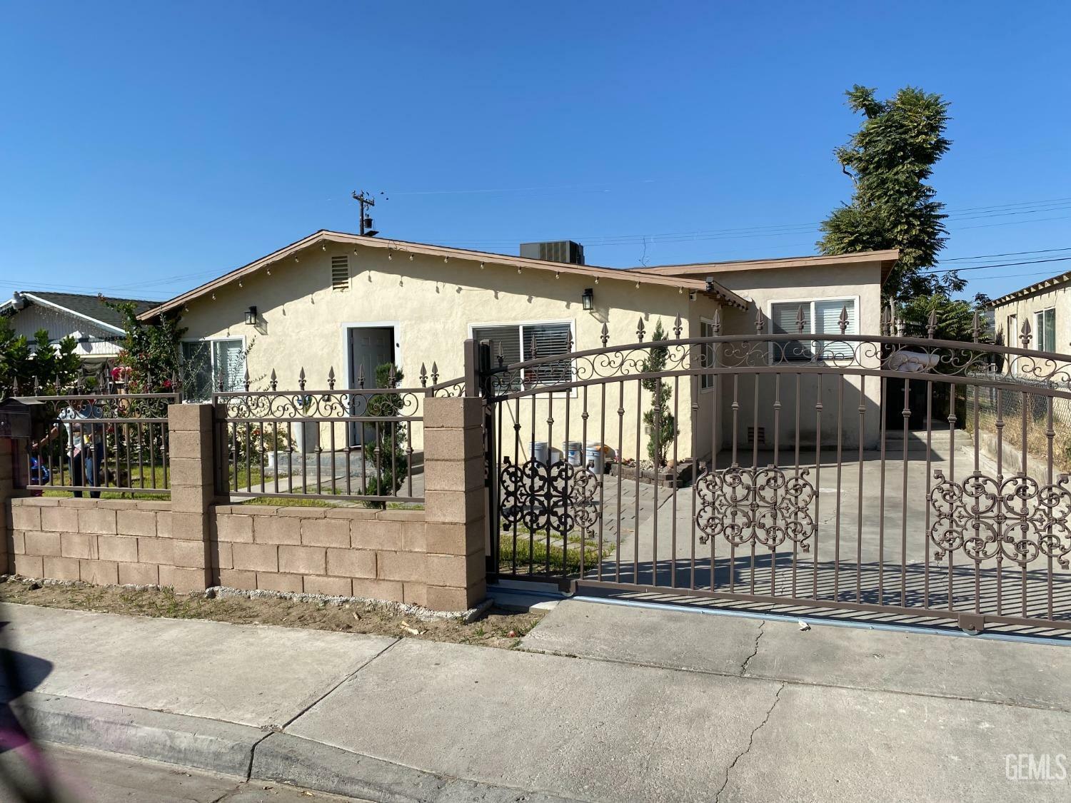 Property Photo:  312 Kincaid St  CA 93307 