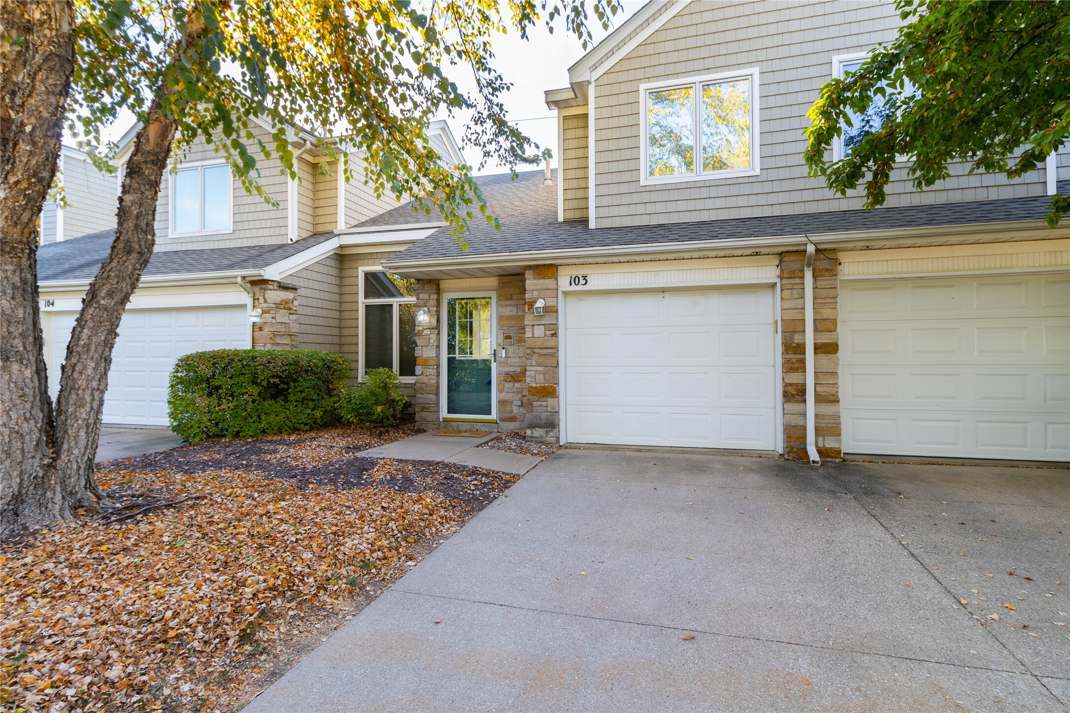 Property Photo:  811 Burr Oaks Drive 103  IA 50266 