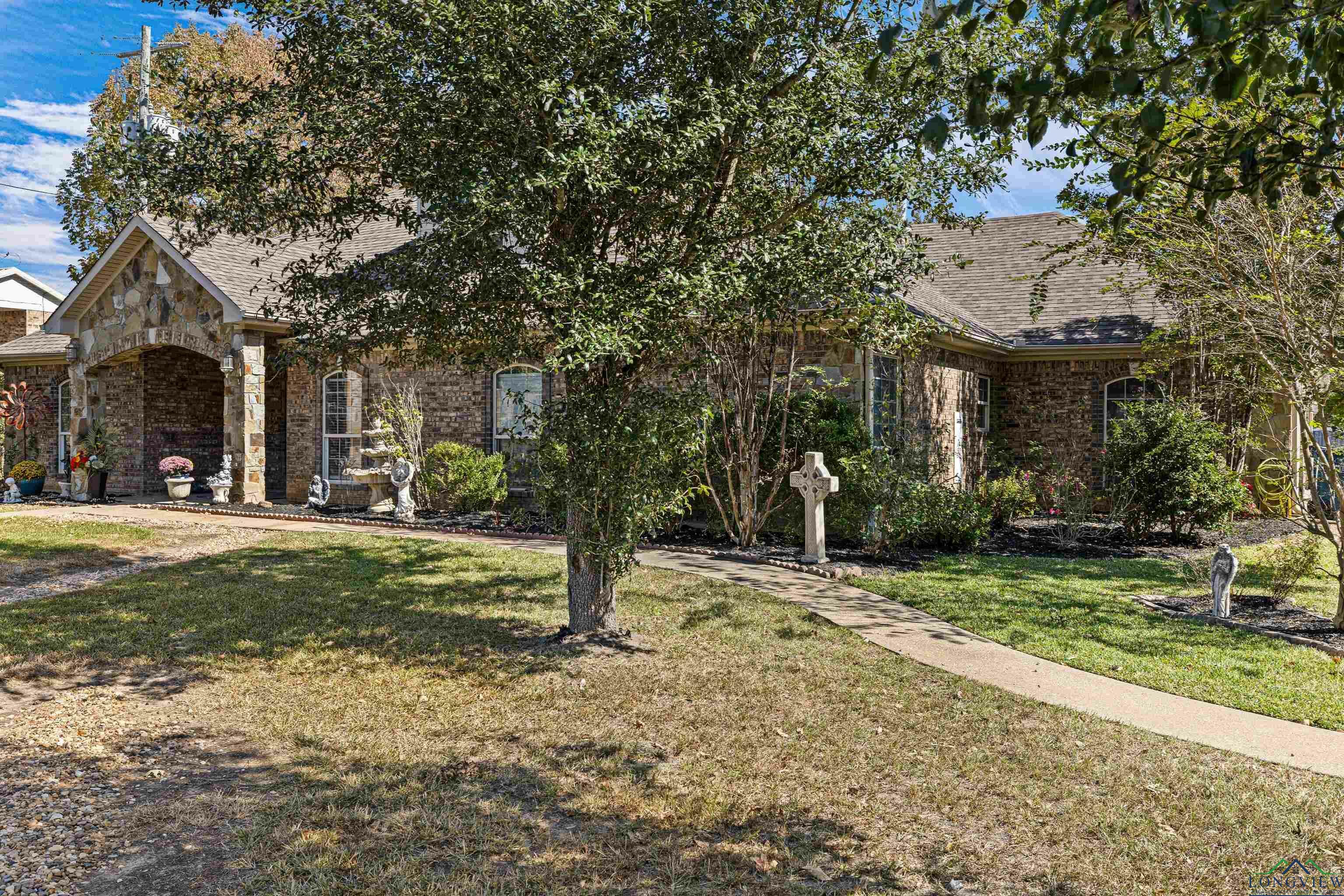 Property Photo:  1204 S White Oak Rd.  TX 75693 