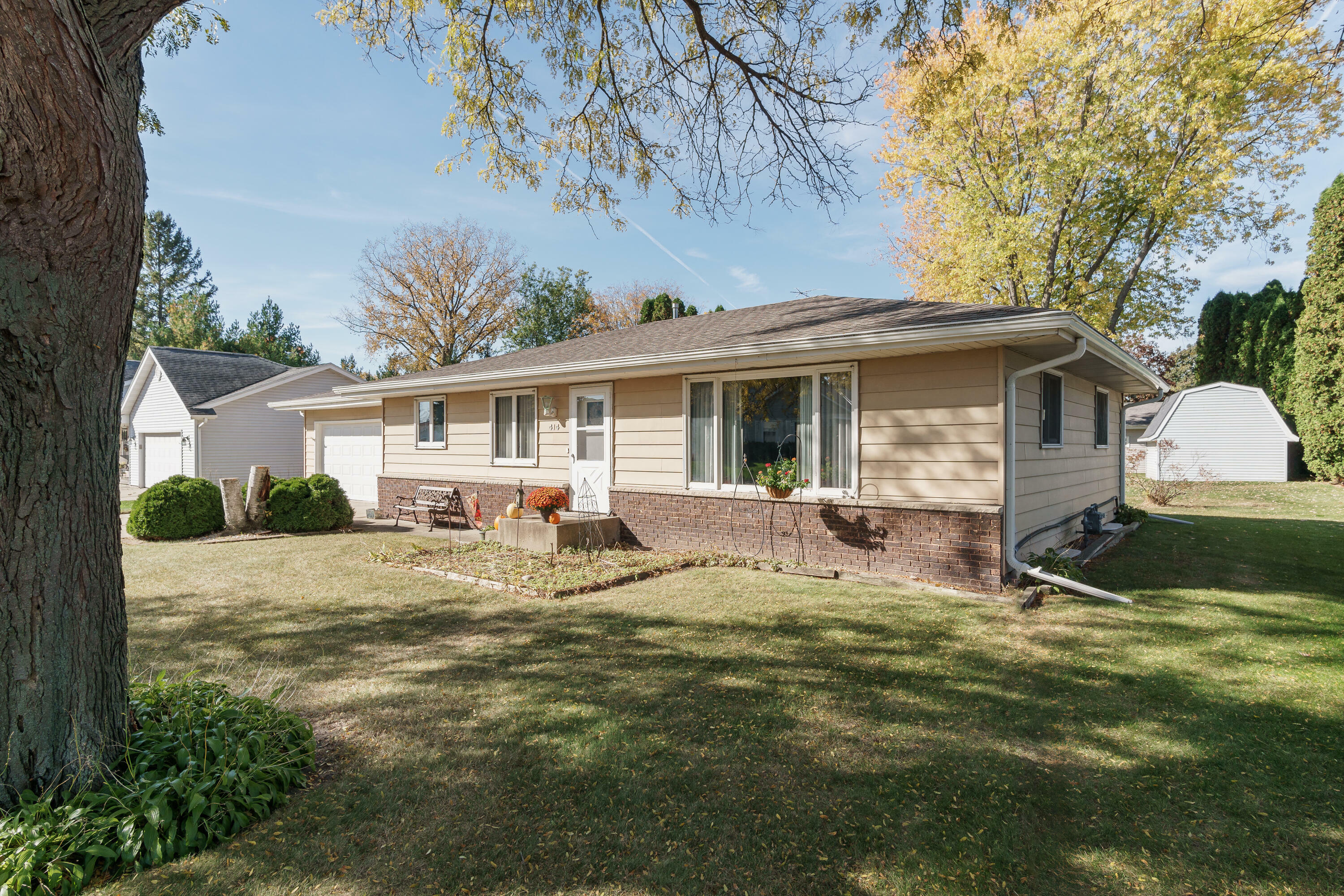 Property Photo:  414 Dorothy Pl  WI 53094 