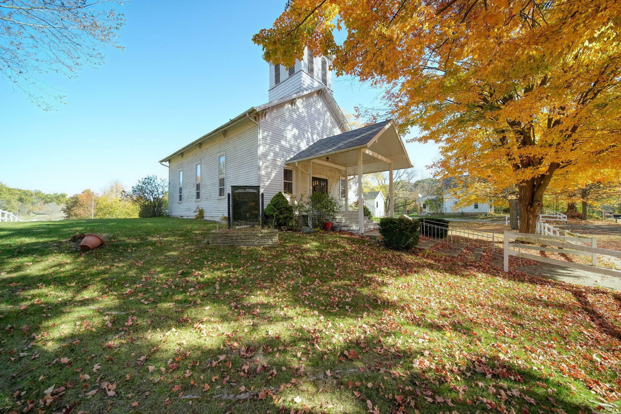 Property Photo:  17046 English Rd Road  MI 48158 