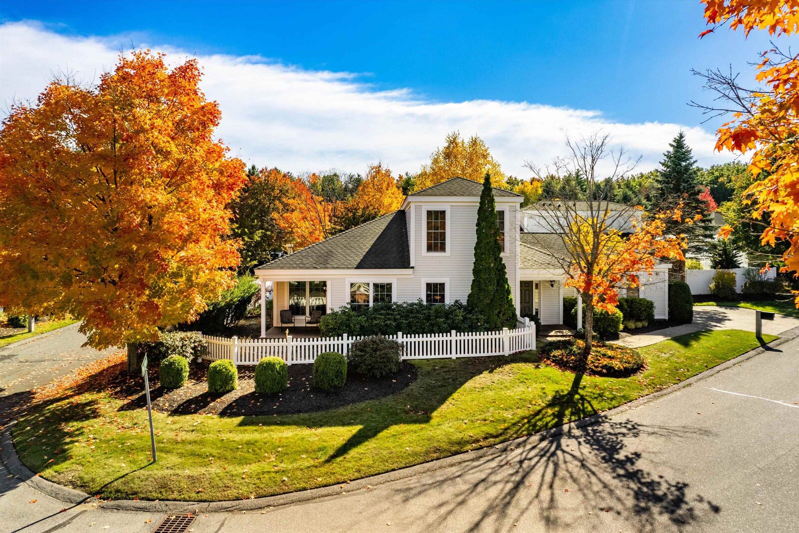 Property Photo:  44 Kensington Lane  NH 03110 