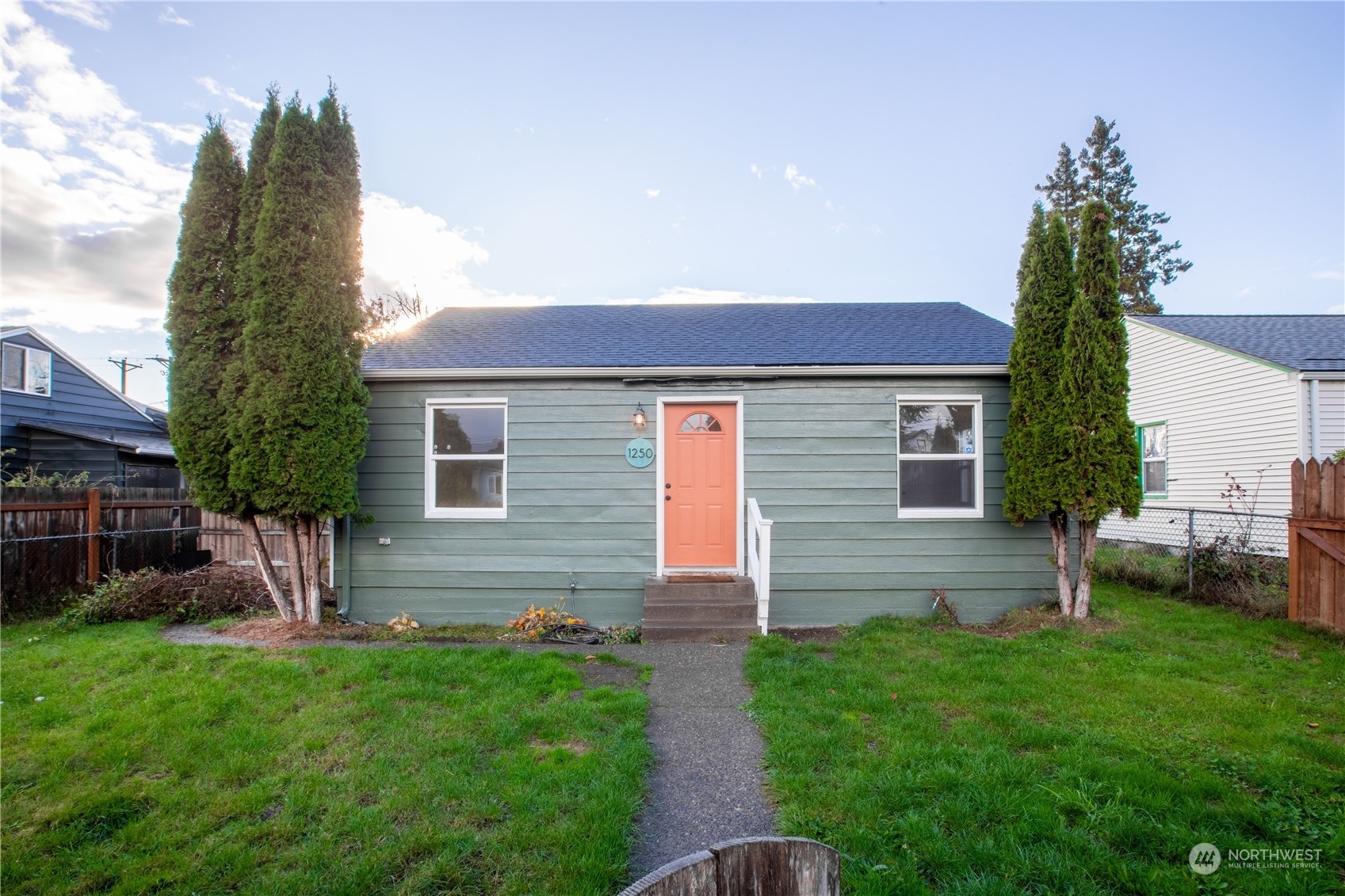 Property Photo:  1250 S Ridgewood Avenue  WA 98405 