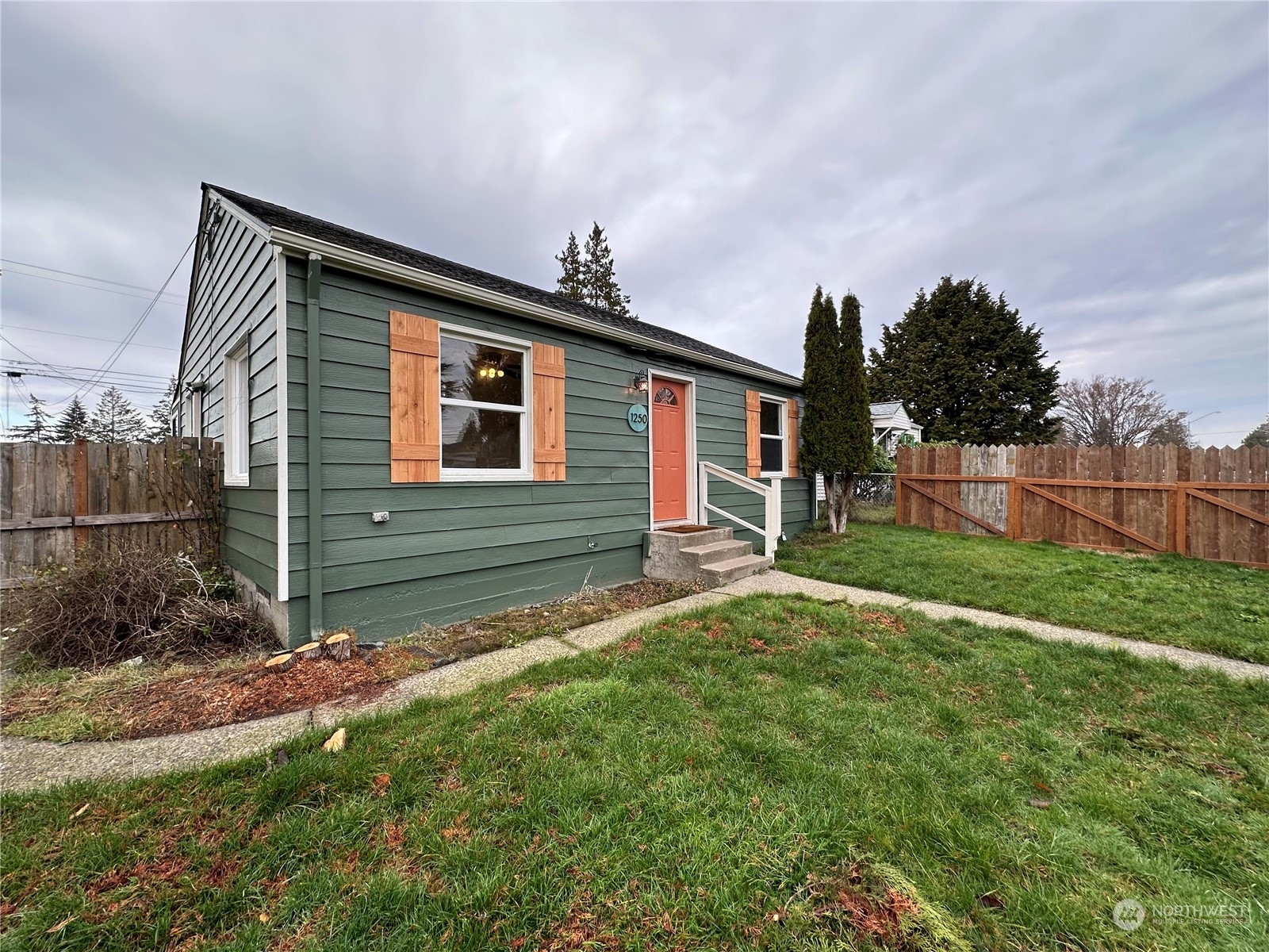 Property Photo:  1250 S Ridgewood Avenue  WA 98405 