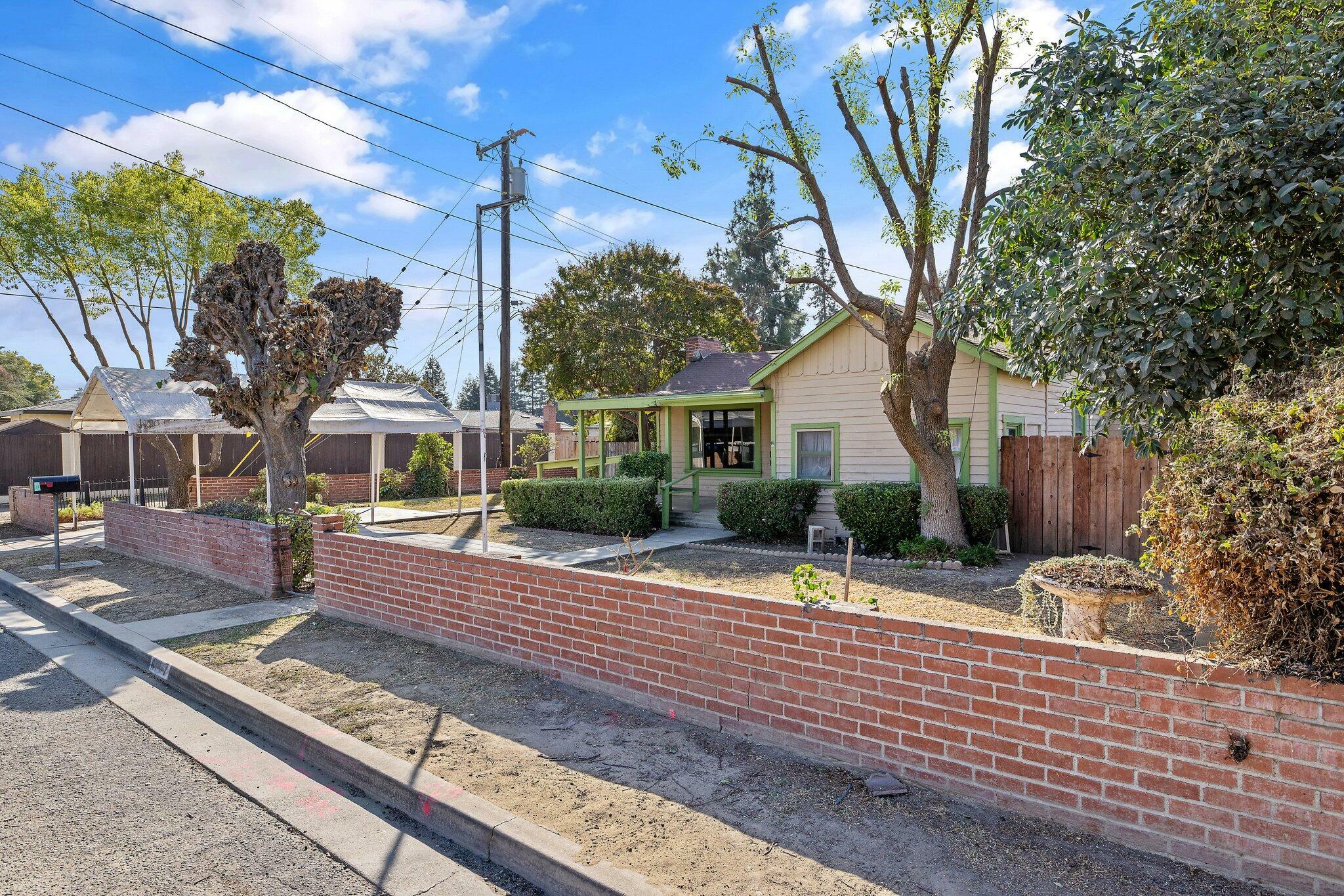 Property Photo:  437 N Highland Street  CA 93274 