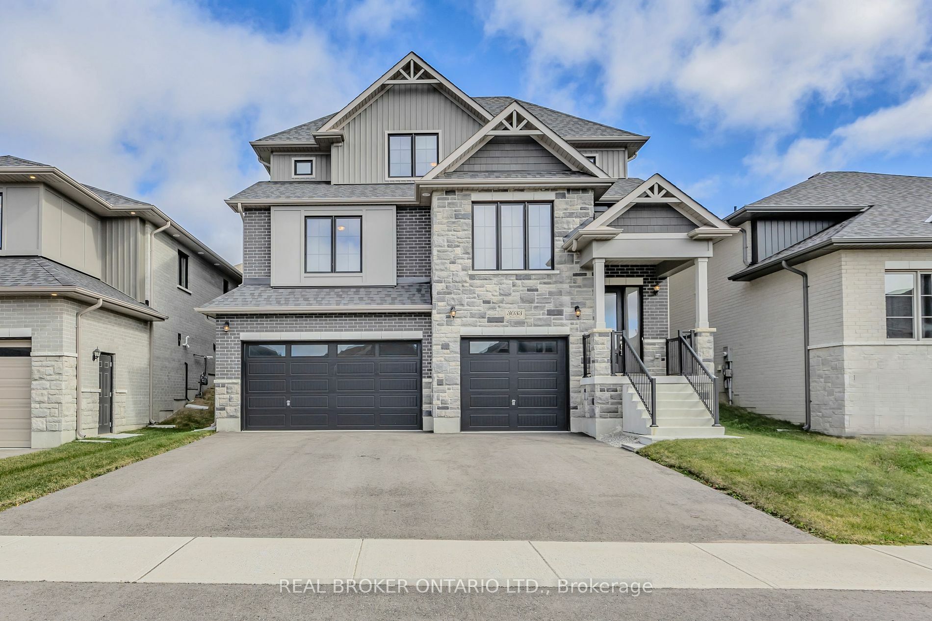 Photo de la propriété:  3033 Sierra Dr  ON L3V 8M8 