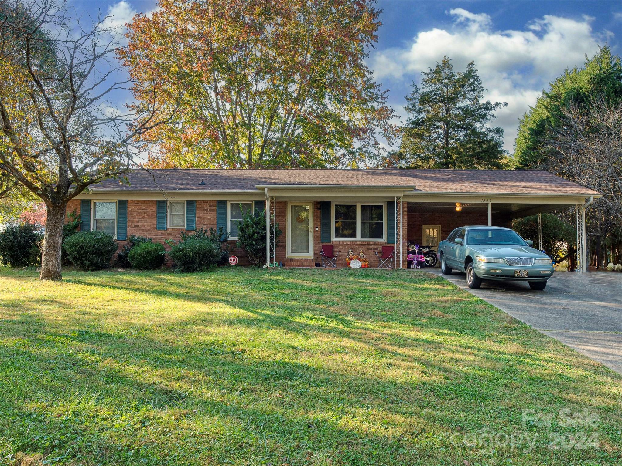 Property Photo:  1903 Lucille Street  NC 28625 