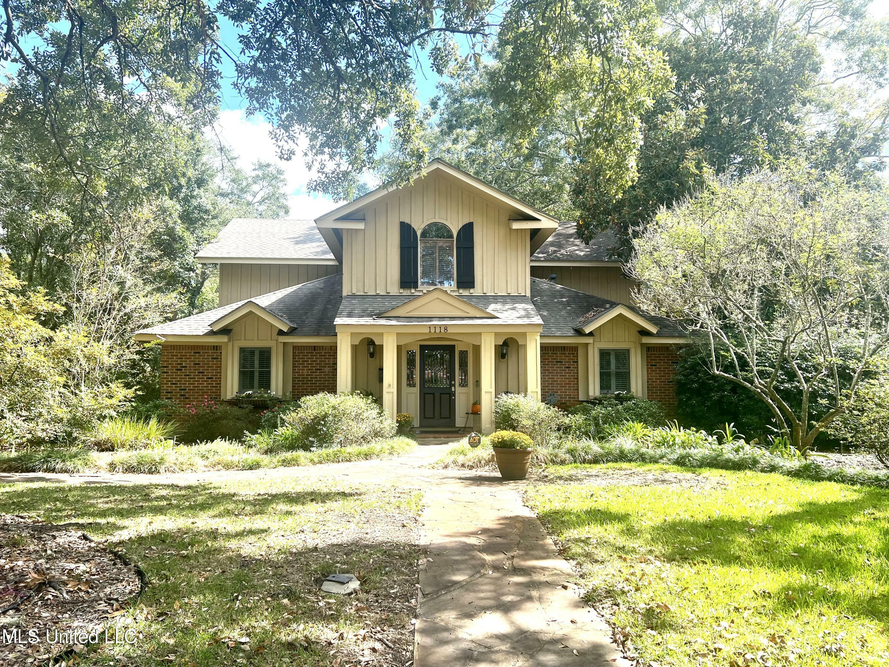 Property Photo:  1118 Driftwood Street  MS 39567 