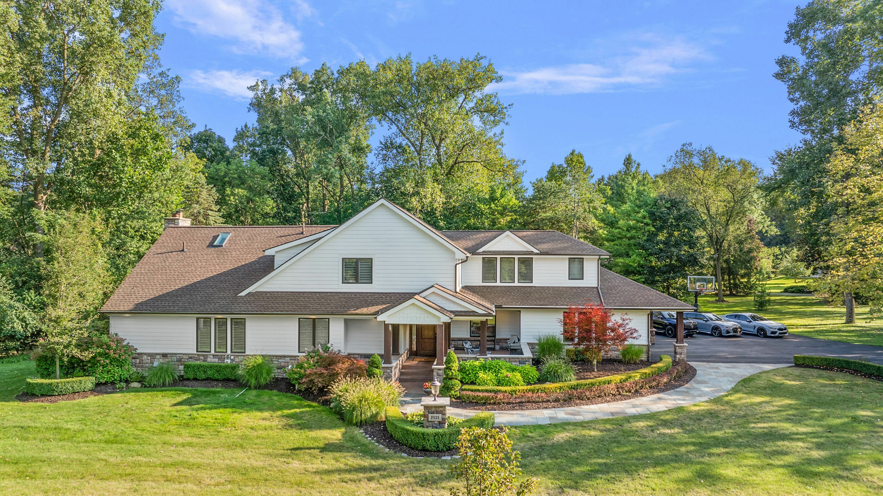 Property Photo:  2525 Bretby Drive  MI 48098 2167 