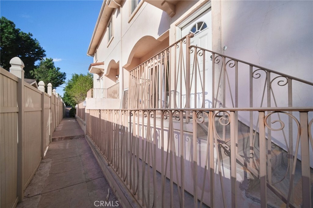 Property Photo:  17311 Chatsworth Street 4  CA 91344 