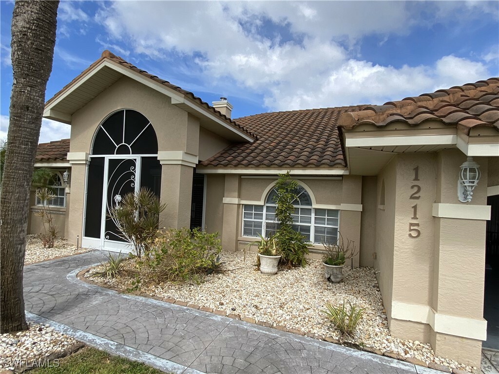 Property Photo:  1215 SE 21st Street  FL 33990 