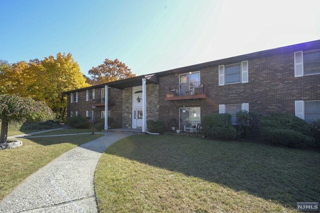 Property Photo:  323 Ringwood Avenue  NJ 07442 