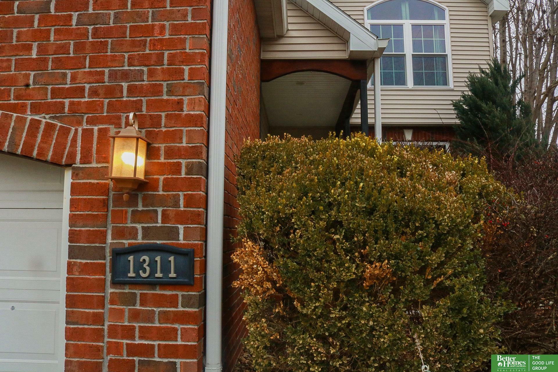 Property Photo:  1311 Bluff Street  NE 68005 