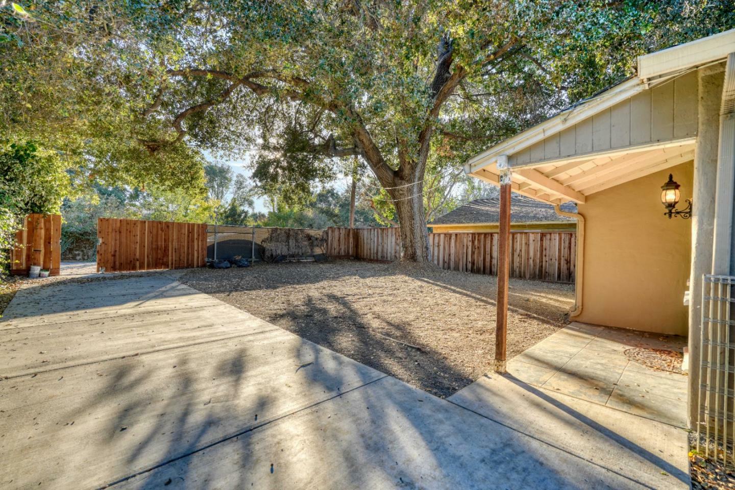 Property Photo:  1871 Woodland Avenue  CA 94303 