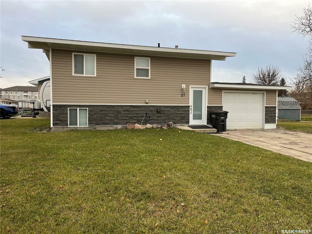 Property Photo:  27 Calvert Crescent  SK S0K 2M0 