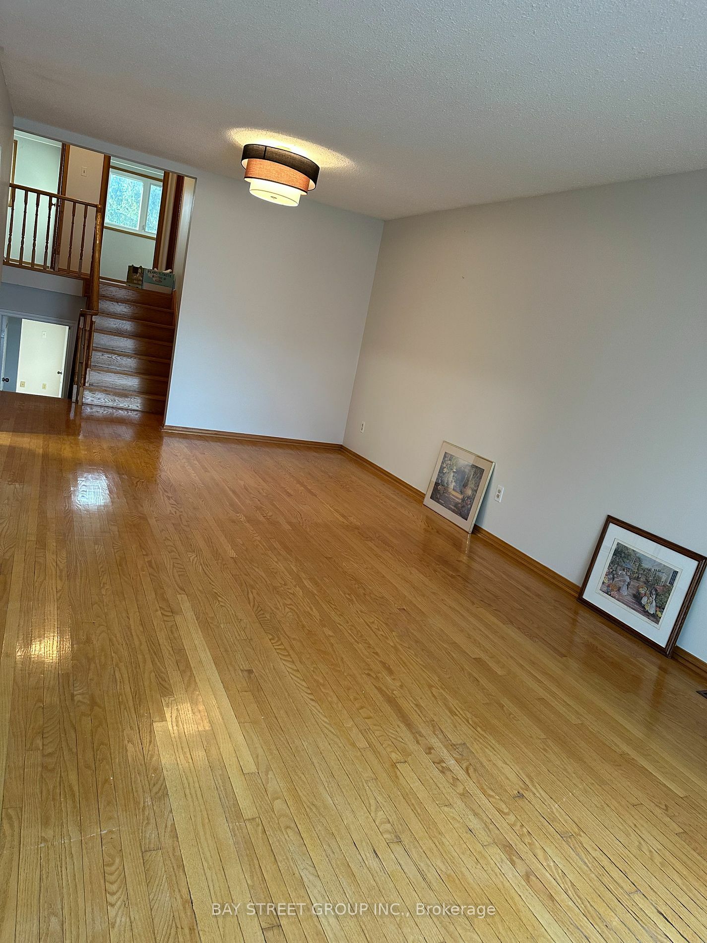 Property Photo:  1611 Lewes Way Upper  ON L4W 3H5 