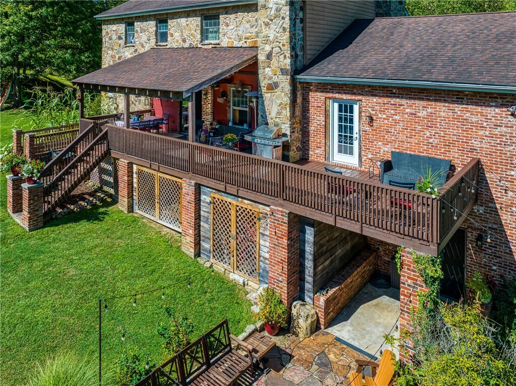 Property Photo:  2439 Northview Drive  PA 15642 