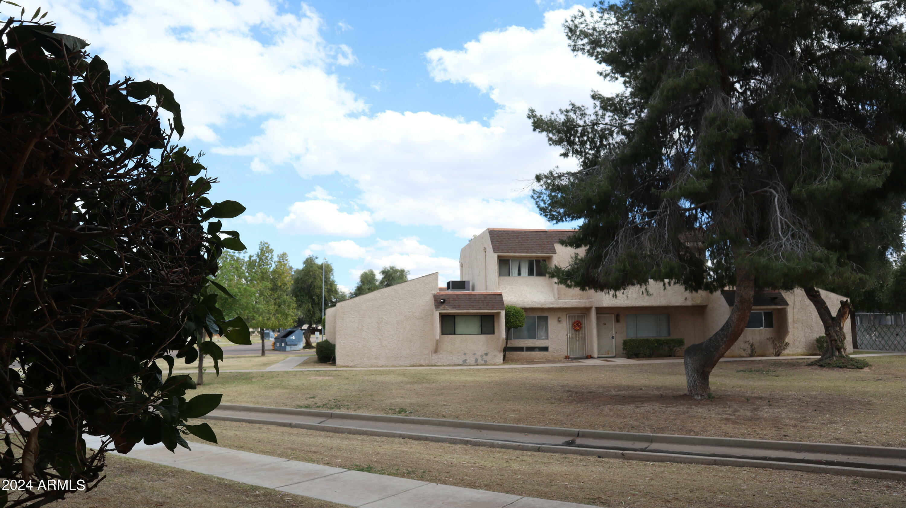 Property Photo:  2233 W Farmdale Avenue 9  AZ 85202 