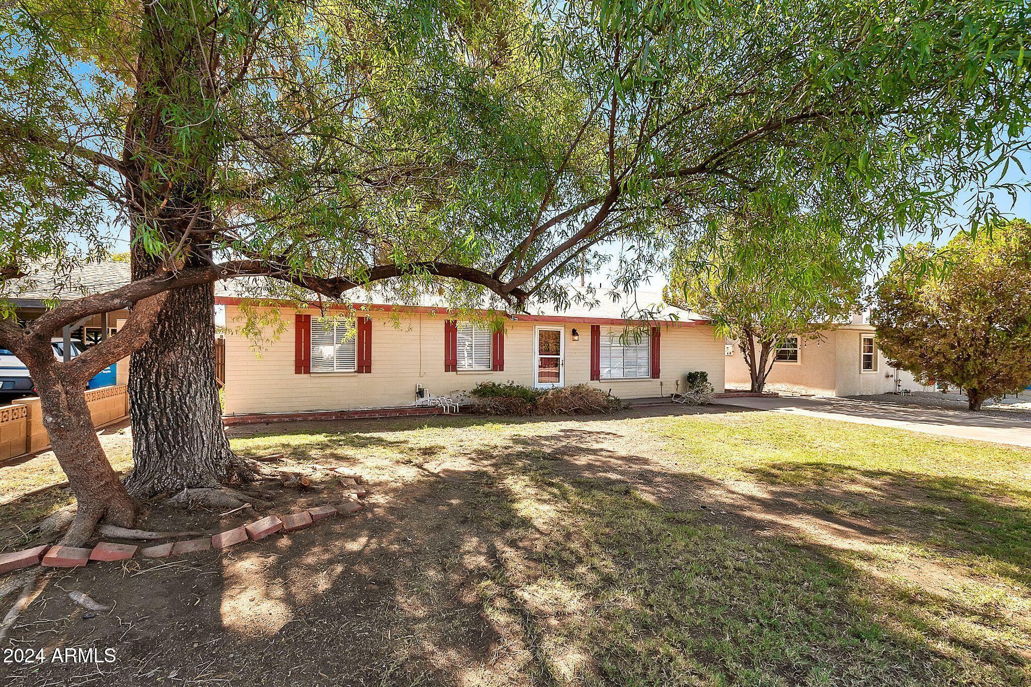 Property Photo:  1221 E Kaler Drive  AZ 85020 